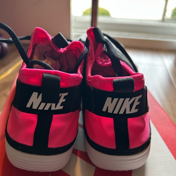 Nike Solarsoft Costa Low Running Shoes - Picture 3 of 5